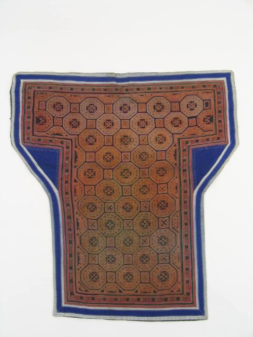 Baby Carrier Panel, early 20th Century
Miao culture; China
Linen and silk; 25 × 25 3/4 in.
2…