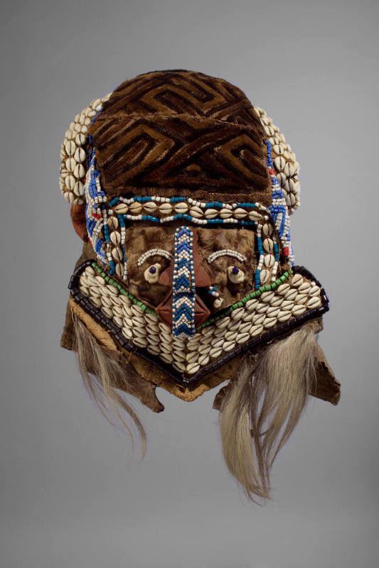 Mask (Mwaash aMbooy), 20th Century
Kuba people; Democratic Republic of the Congo
Cloth, raffi…