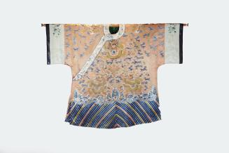 Men’s Court Robe
Qing dynasty (1644 – 1911)
Silk and cloth
Gift of Hallie and Arthur V. Stro…