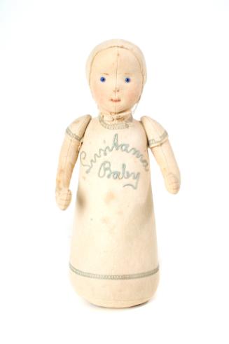 Lusitania Baby Doll, 1910-1911
Germany
Felt, cotton, glass and paint; 12 × 5 3/4 × 4 in.
309…