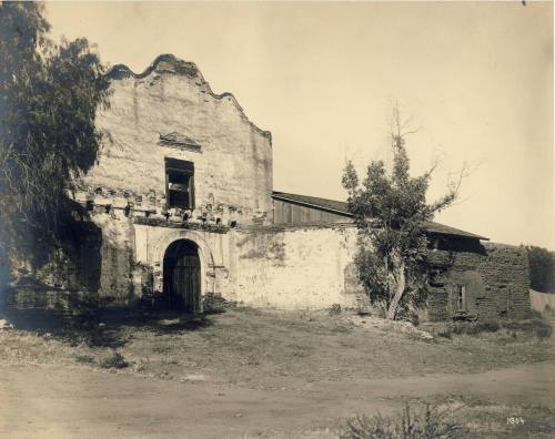 San Diego Mission, unknown date
California
Paper; 9 1/2 x 7 1/2 in.
32043.40
