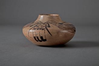 Olla, c. 1890
possibly Nampeyo (Hopi); Arizona
Clay and pigment; 3 7/8 x 7 5/8 in.
5722
Gif…