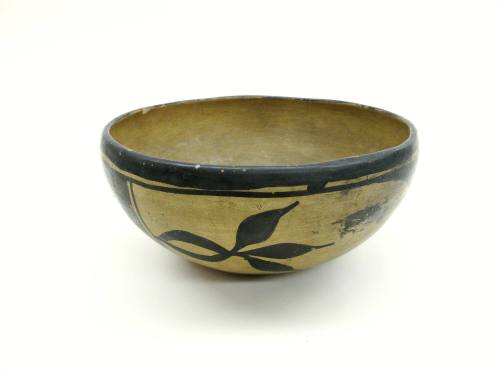 Bowl with Leaf Motifs, unknown date
Santa Domingo Pueblo, Arizona
Clay; 4 x 8 5/8 in.
19581