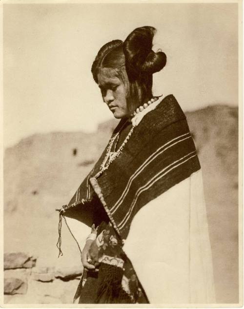 Hopi Woman, c. 1910
Unknown photographer; Arizona
Photographic print; 9 3/4 × 7 3/4 in.
2062…