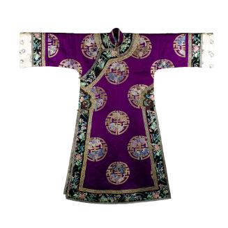 Woman's Domestic Robe, late Qing Dynasty (c. 1900-1920)
Manchu people, China
Silk; 63 x 56 3/…