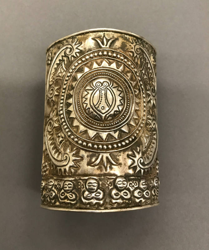 Cuff, 20th Century
Miao culture; probably Guizhou Province, China
Silver; 3 5/8 × 3 in.
2001…
