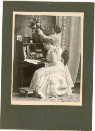 Chums, 1898
Unknown Photographer; United States
Photographic print; 4 1/4 x 3 in.
32221A
Gi…