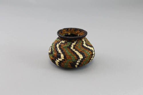 Miniature Basket (Hösig Di), mid to late 20th Century
Emberá or Wounaan culture; Darién Provin…