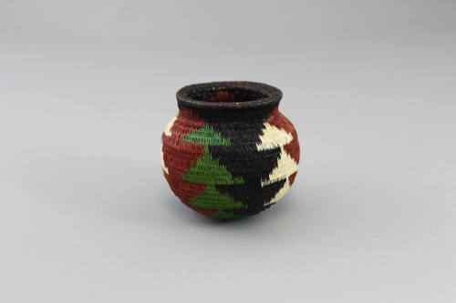Miniature Basket (Hösig Di), mid to late 20th Century
Emberá or Wounaan culture; Darién Provin…