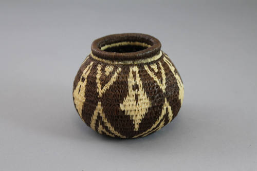 Miniature Basket (Hösig Di), mid to late 20th Century
Emberá or Wounaan culture; Darién Provin…