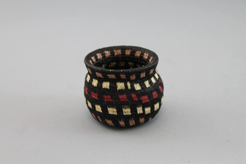 Miniature Basket (Hösig Di), mid to late 20th Century
Emberá or Wounaan culture; Darién Provin…