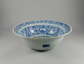 Blue-and-White Ware Bowl
Qing dynasty (1644-1911)
Glazed ceramic
Gift of Trang Tran
2003.32…