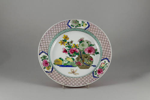 Plate
Qing dynasty (1644 – 1911)
Glazed ceramic
Gift of Carroll and Susanne Barrymore
2003.…