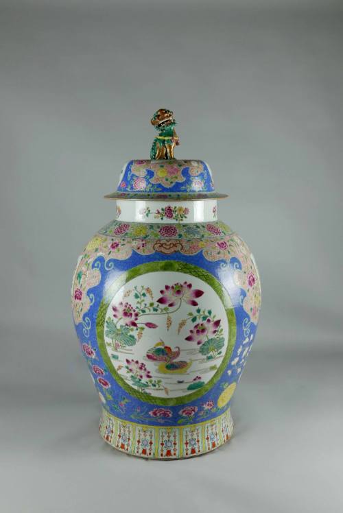 Lidded Jar
Late Qing dynasty (1870-1911)
Glazed ceramic
Gift of Anne and Long Shung Shih
20…