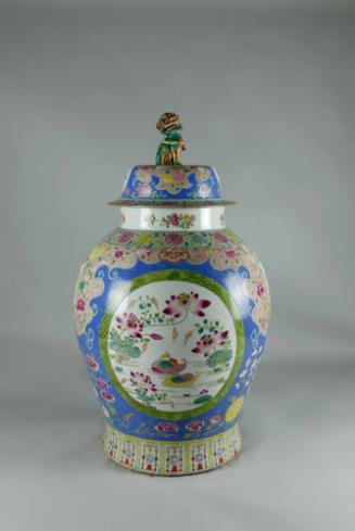 Lidded Jar
Late Qing dynasty (1870-1911)
Glazed ceramic
Gift of Anne and Long Shung Shih
20…