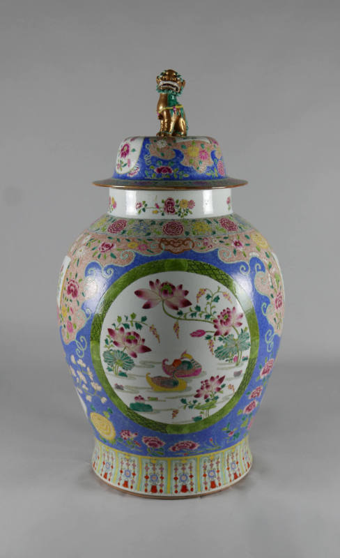 Lidded Jar
Late Qing dynasty (1870-1911)
Glazed ceramic
Gift of Anne and Long Shung Shih
20…