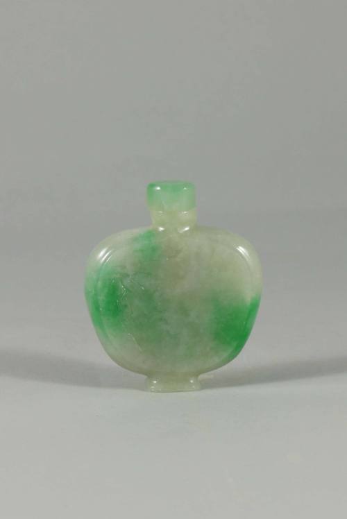 Snuff Bottle, Qing dynasty (1644-1911)
China
Jade
2023.4.20a,b
Gift of Anne and Long Shung …