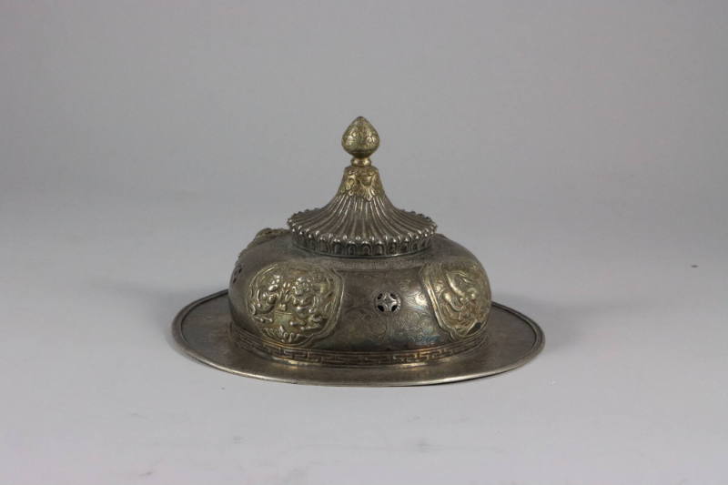 Teacup Lid, 19th Century
Tibet Autonomous Region
Silver; 3 1/4 × 4 1/2 in.
2021.8.18
Gift o…