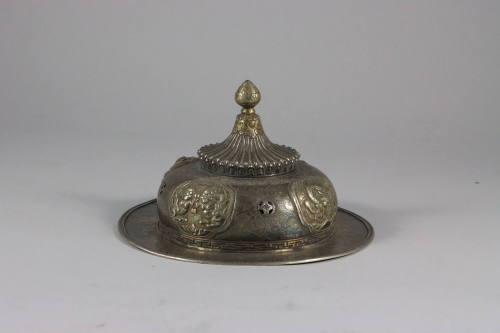 Teacup Lid, 19th Century
Tibet Autonomous Region
Silver; 3 1/4 × 4 1/2 in.
2021.8.18
Gift o…