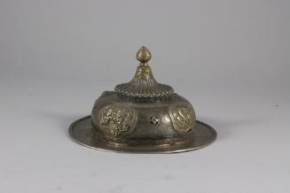 Teacup Lid, 19th Century
Tibet Autonomous Region
Silver; 3 1/4 × 4 1/2 in.
2021.8.18
Gift o…